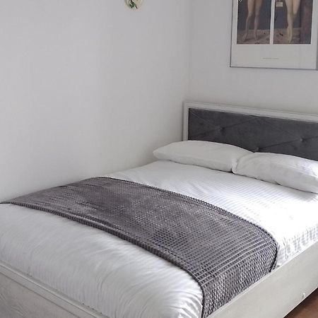 Premium Class Apartment, Free Parking, Maximum 5 Guests, 2 Bedrooms, 3 Beds Riga Esterno foto